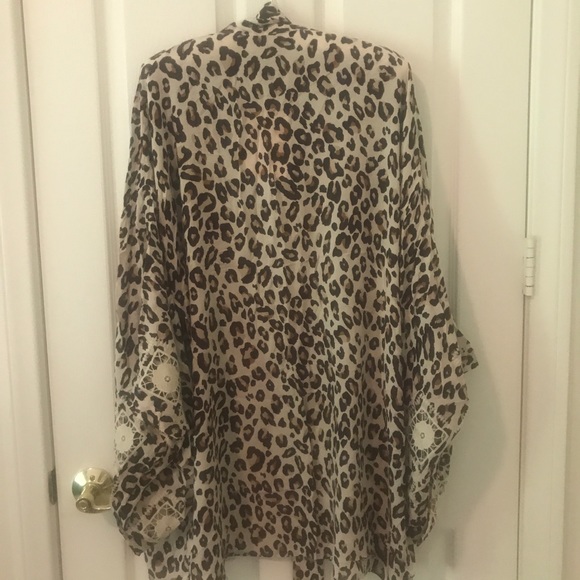 Bodhi Leopard Short Robe - Picture 6 of 8